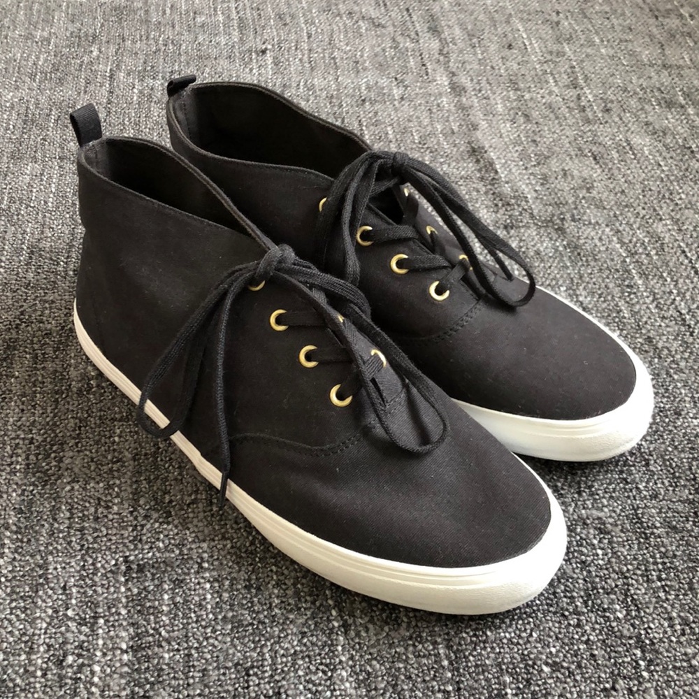 Old Navy NWOT High-Top Lace-Up Canvas Sneakers